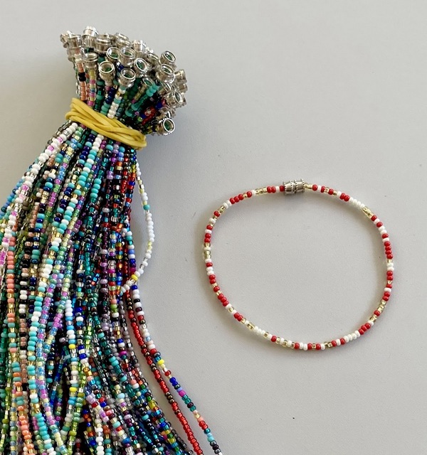 Single Strand Bracelet - Handmade Beaded Minimalist - Artisan Crafted in Guatemala